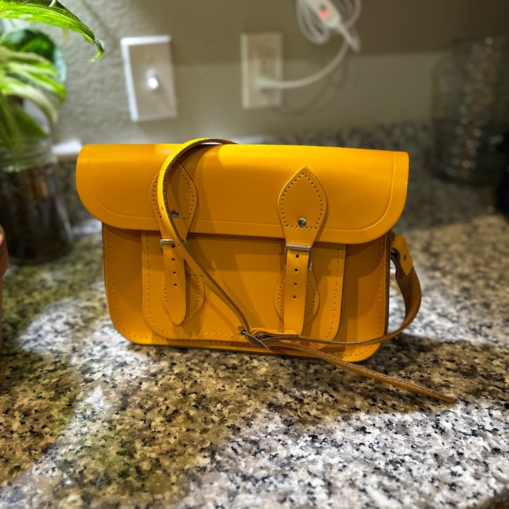11 inch Cambridge satchel in Canary